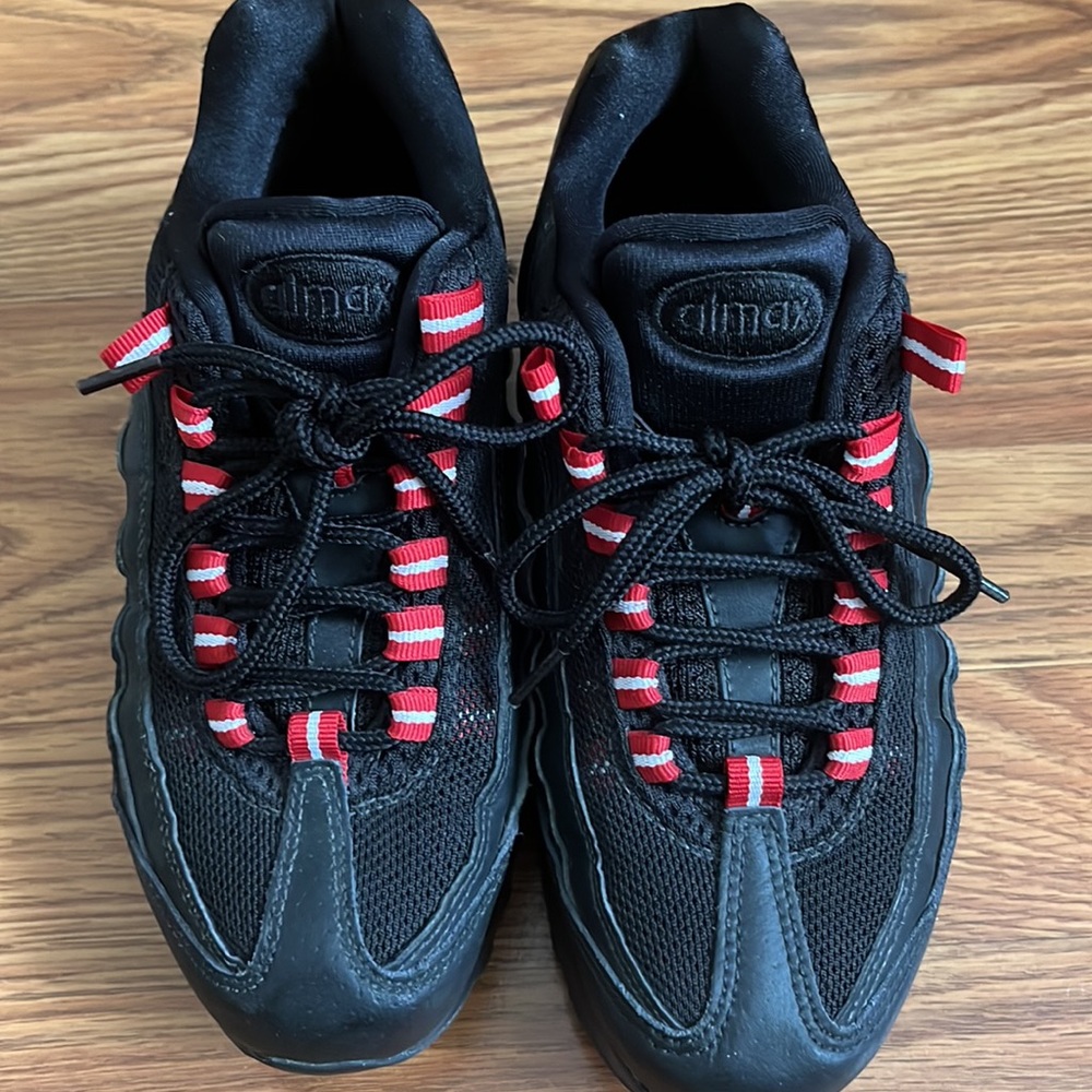 Big Kids Air Max 95 - Picture 8 of 10